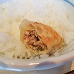 肉汁餃子のダンダダン - 焼き餃子の中身。