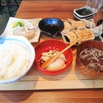 肉汁餃子のダンダダン - W餃子定食（\898）
