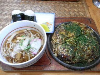 Okonomiyakiya Tecchan - ランチのセットです