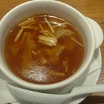 鼎泰豊 - フカヒレとエノキ茸のスープ