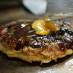 Okonomiyakikiji - すじ焼作成中