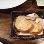 カフェ ラン イントゥ - パン  2人分です。