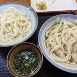純手打うどん よしや - 右ひやひや中300円、左冷たいつけうどん中300円 28/6/2015