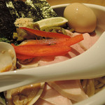 むぎとオリーブ - 特製 鶏と蛤の濃厚つけ麺 大　ズームアップ