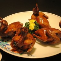 赤坂璃宮 銀座店 - 脆皮炸乳鴿（乳鳩の丸揚げ）