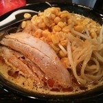 らーめん布袋 - 味噌カレー牛乳ラーメン大盛コーントッピング