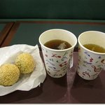 カフェ招福茶楼 - ゴマ団子、ライチ紅茶、ジャスミン茶、