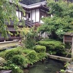 比良山荘 - 池のある庭