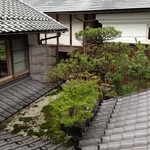 比良山荘 - 2階にある屋根に囲まれた庭