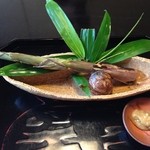 比良山荘 - 焼物  根曲がり竹・里芋 山椒味噌で