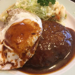 洋食 小春軒 - 卵をちとずらして…