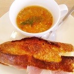 SONKA - スープとサンドイッチ。