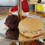 ザ・リッツ・カールトン大阪 - アフタヌーンティー上部には美味しいマカロン