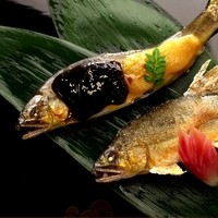 ８鮎料理（6月～10月）　８,８00円～　(席料・サービス料別)