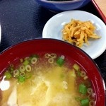 田中食堂 - 味噌汁と小鉢