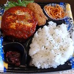 マルエツ - maruetsu 葛西店 3種のチーズとトマトのイタリアンハンバーグ弁当 498円（税別）