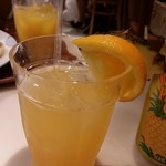 マノアパンケーキハウス - パイン＆オレンジジュース。