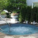 ザ・リッツ・カールトン大阪 - プールを出ると屋外ジャグジー　風が気持ちいい!!