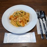 Italian Bar Tartaruga - 小海老とズッキーニのトマトクリームソース（リングイネ）￥１１００