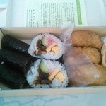 神田志乃多寿司 - いなり、太巻き、かんぴょう巻のセット864円