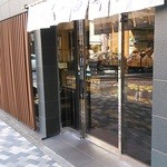 神田志乃多寿司 - よーく見るとカラス越しに多くの職人