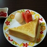 MARIMBA - モーニングサービス（トースト、ゆで卵、果物、ジャム）