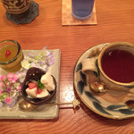 なないろのんた - デザートと和紅茶です。