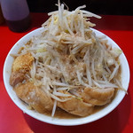 千里眼 - ラーメン（追加豚2枚、ヤサイ、ニンニク、アブラ、2015年5月18日）