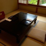 比良山荘 - 2階の個室で頂く事になりました。