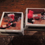 うさぎとぼく - 今年も不協和音ちゃんBD記念の
      貴重な非売品チロルチョコを頂きました～
      いつも素敵なお心遣い、ありがとうございます！
      左側の写真は、ろばの八郎が家出した時のだね。