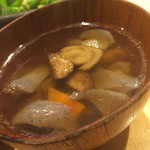 瀧口 - 炭火鶏焼き丼1000円のけんちん汁