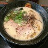 博多豚骨ラーメンまるせん - サービスセット　らーめんは“くろ”を選択