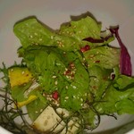 大どころ - サラダの下にはスモモが隠れてました♪