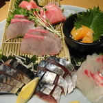 おいしい寿司と活魚料理 魚の飯 - 刺身5種盛り