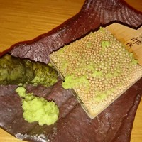 大どころ - ワサビは自分でおろしていただきます