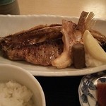 うおよし - 焼魚は、さんま開き、ワラサ西京焼、鯛カマの三種類