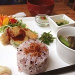 RIZZA ＆ RIZZA CAFE - プレートランチ。
            コーヒー付。
