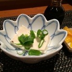 Mukuge - ごまが入った絹ごし豆腐、ゴマ豆腐ではありませんが、ゴマの粒を感じます