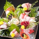 "Kotobukiya Specialty" 7-piece sashimi platter made from fresh fish caught in the morning, 1 serving