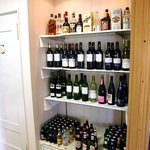 ロイヤルパラソル - ROYAL PARASOL ＠横須賀市秋谷 店内 お酒類の棚