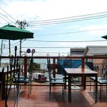 ロイヤルパラソル - ROYAL PARASOL ＠横須賀市秋谷 店内から見るバルコニーと海