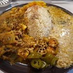 ほんのり白いスパイスカレー＋野菜キーマカレーの合いがけ