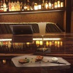 Le Bar a Vin QUINQ - 一杯目の爽やかなショートカクテルに素敵な付き出し。