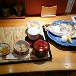 旬海 - 日替り定食(メジロのかま塩焼き) 799円