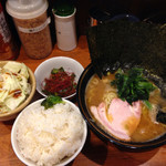 ラーメン 末廣家 - 本日のラインナップ。ライスは大盛でw