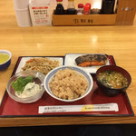 Matsusaka Mikumo Shokudou - 鮭の切り身、野菜炒め、タコ飯他