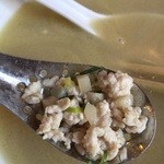 中国ラーメン揚州商人 - 穴開きレンゲが活躍‼︎