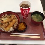 Dondon Tei - にぎわい天丼味噌汁付き570円&ドリンクM180円