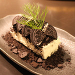 コーヒーアレイ 原宿店 - オレオのチーズケーキ。ボリュームがなかなか。2人で一つで十分！