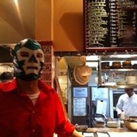 イベリコ・バル 門仲 - なぜか店員さんがマスクをかぶっていました。笑